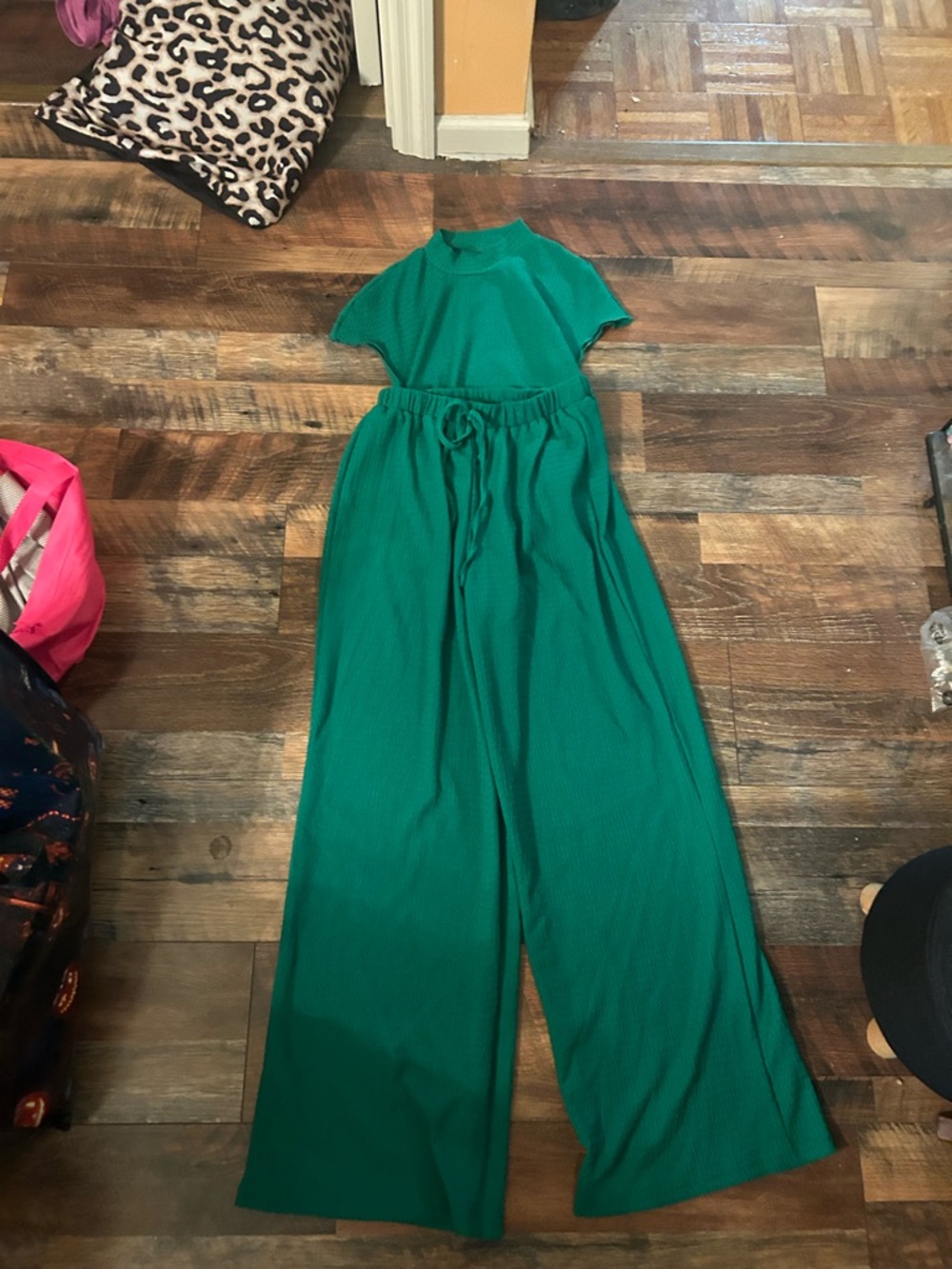 Wide-Leg 2 piece in Emerald Green - Picture 4 of 7